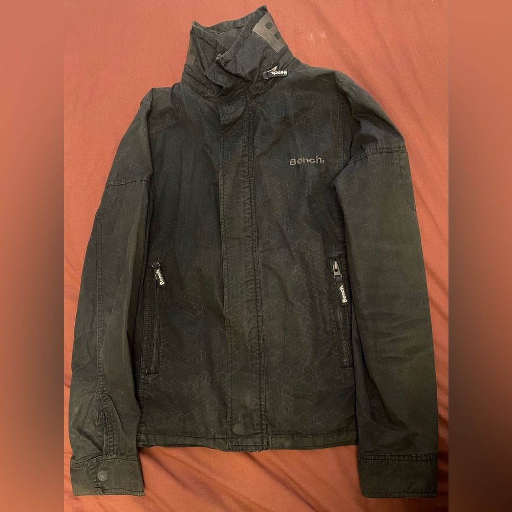Men’s Bench black windbreaker - hideaway hood - lightly worn - size S small